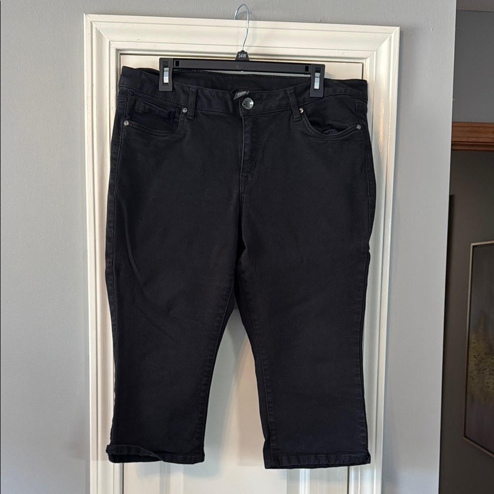Lane Bryant black Jean Capri pants